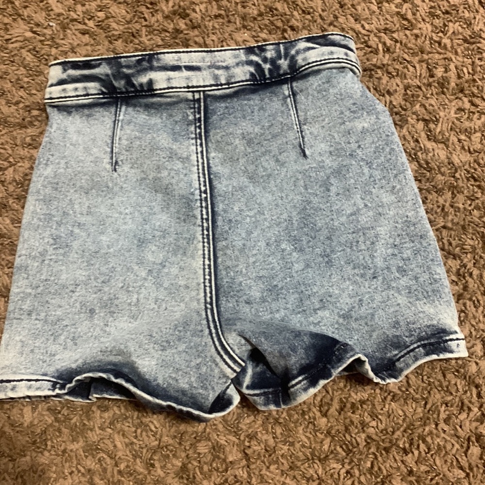 guess shorts - Picture 3 of 5